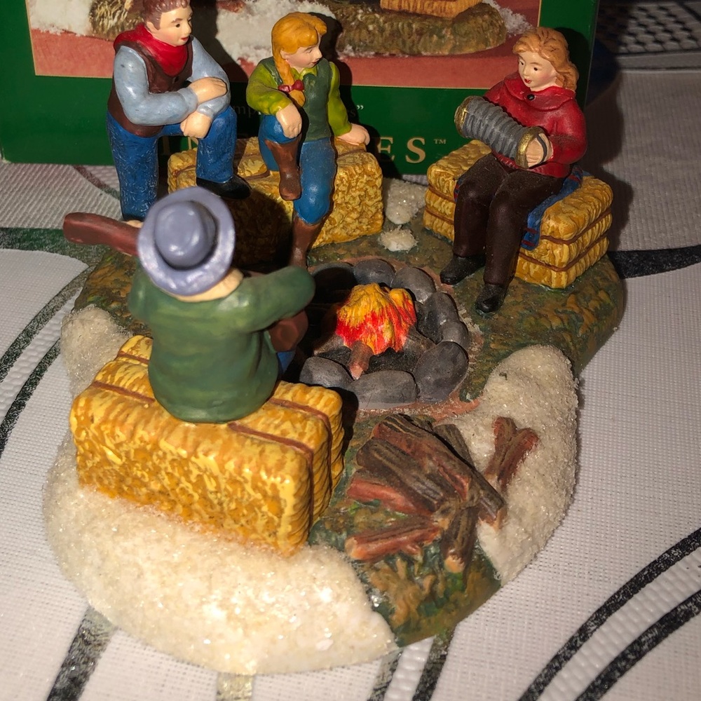 🎄 Simple Traditions Pine Isles “Campfire Melodies” by Department 56